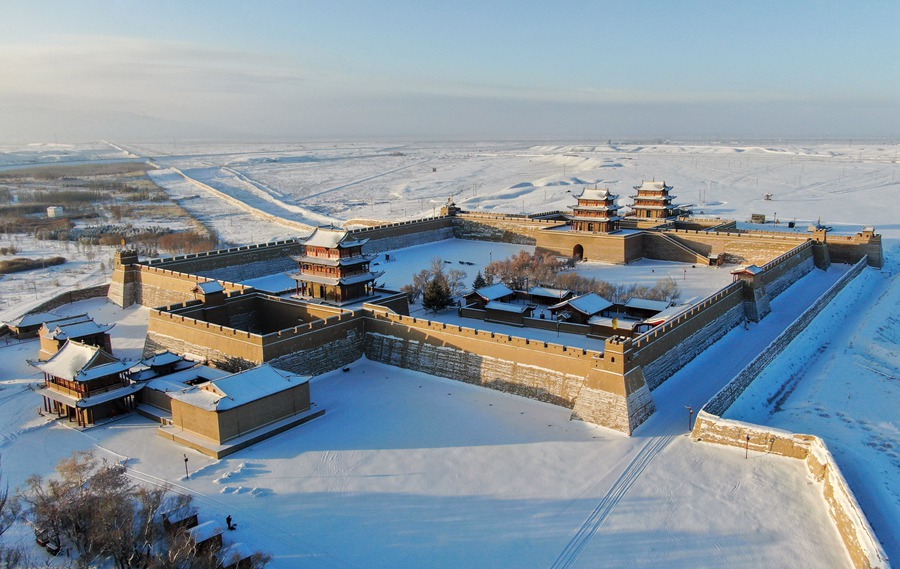 雪后的嘉峪關(guān)關(guān)城。師永紅攝