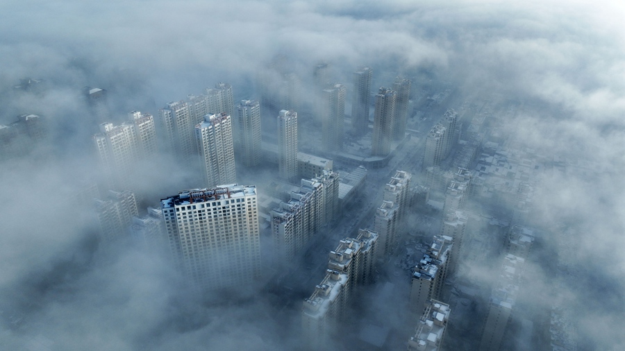 氤氳入畫 甘肅榆中現(xiàn)平流霧景觀