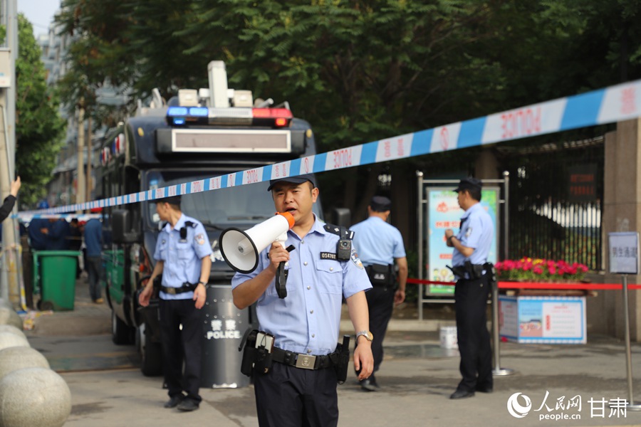 護航高考。人民網記者 黃帆攝