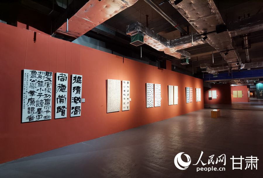 全國(guó)第三屆書法臨帖作品展甘肅巡展在蘭州開展。人民網(wǎng)記者 高翔攝