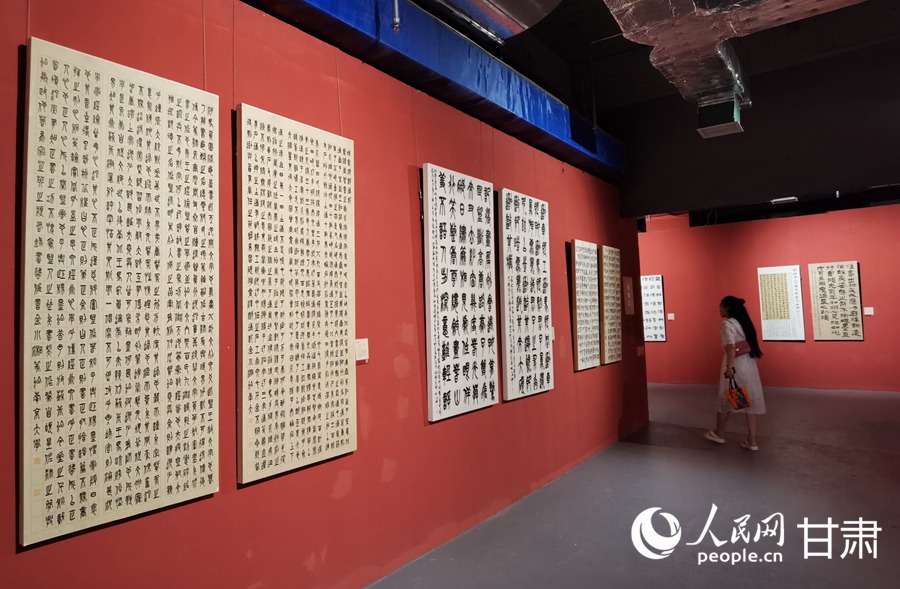 全國第三屆書法臨帖作品展甘肅巡展在蘭州開展。人民網(wǎng)記者 高翔攝