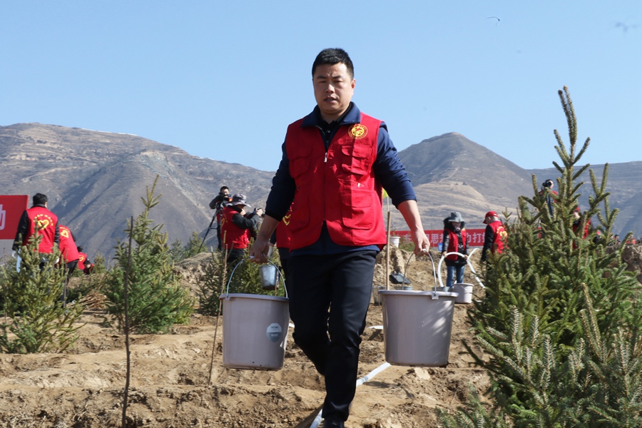 植樹活動現(xiàn)場。趙超攝