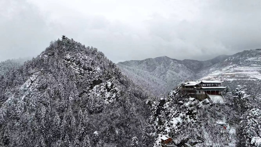 3月24日，榆中縣迎來(lái)春雪。趙相軍 趙相升攝