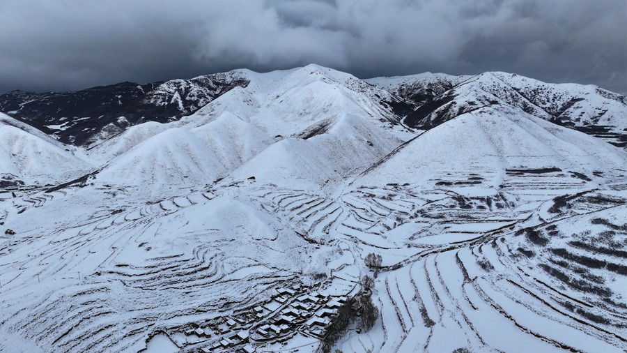 3月24日，榆中縣迎來(lái)春雪。趙相軍 趙相升攝