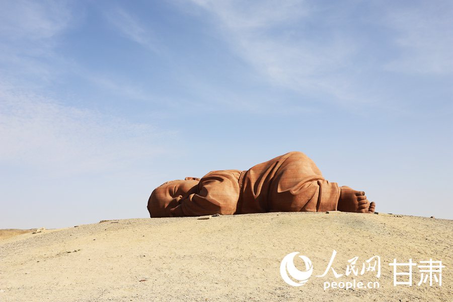 雕塑《大地之子》。人民網(wǎng)記者 王文嘉攝